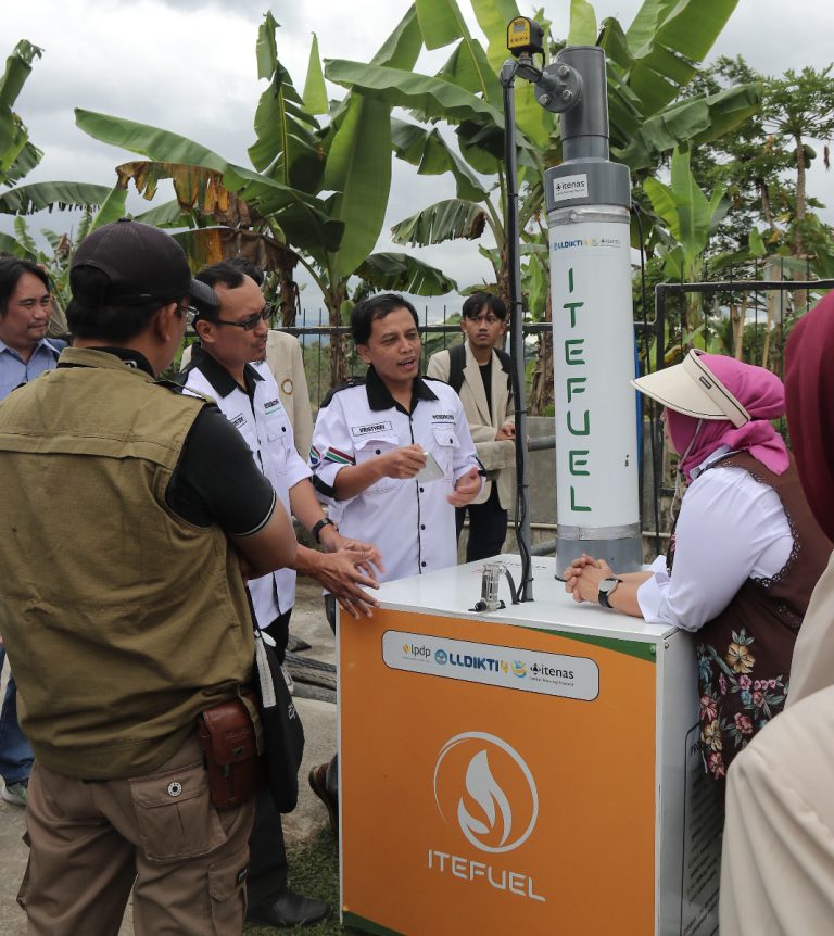Itenas Dukung Pemasangan Alat di Living Laboratorium Garut Lewat Inovasi Bio-CNG dari Kotoran Ternak