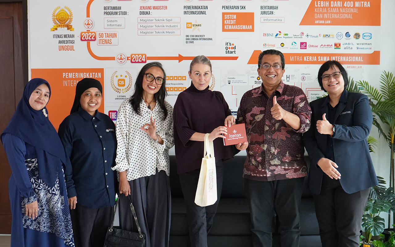 Menjalin Jembatan Kreatif: DKV Itenas Bandung dan Ostfalia University Jerman Inisiasi Kolaborasi Global