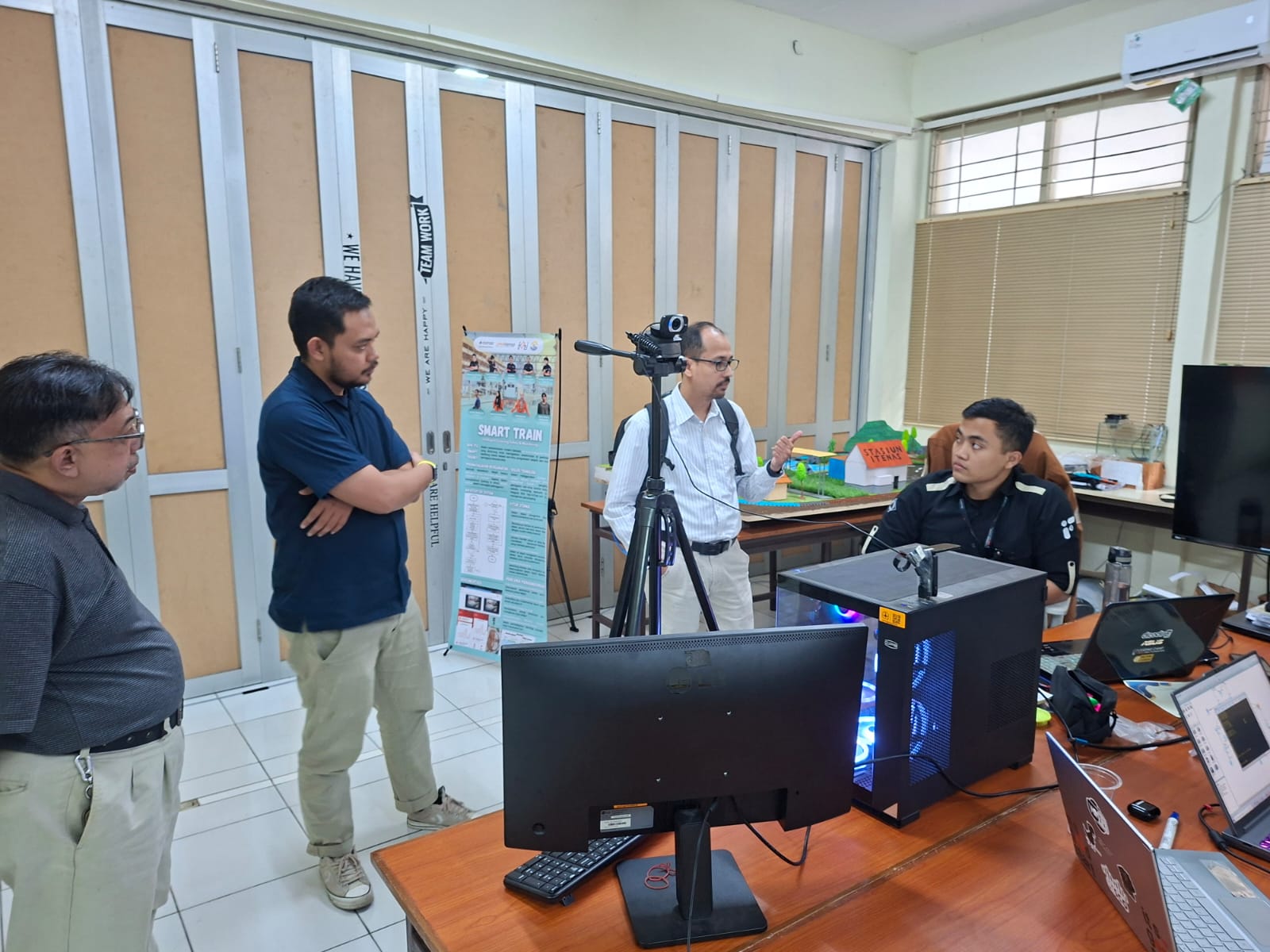 Sukses Sapu Bersih Juarai Tiga Kategori Huawei ICT Competition di Tingkat Nasional, Lab ICT Informatika Itenas Dikunjungi Huawei dan ITB