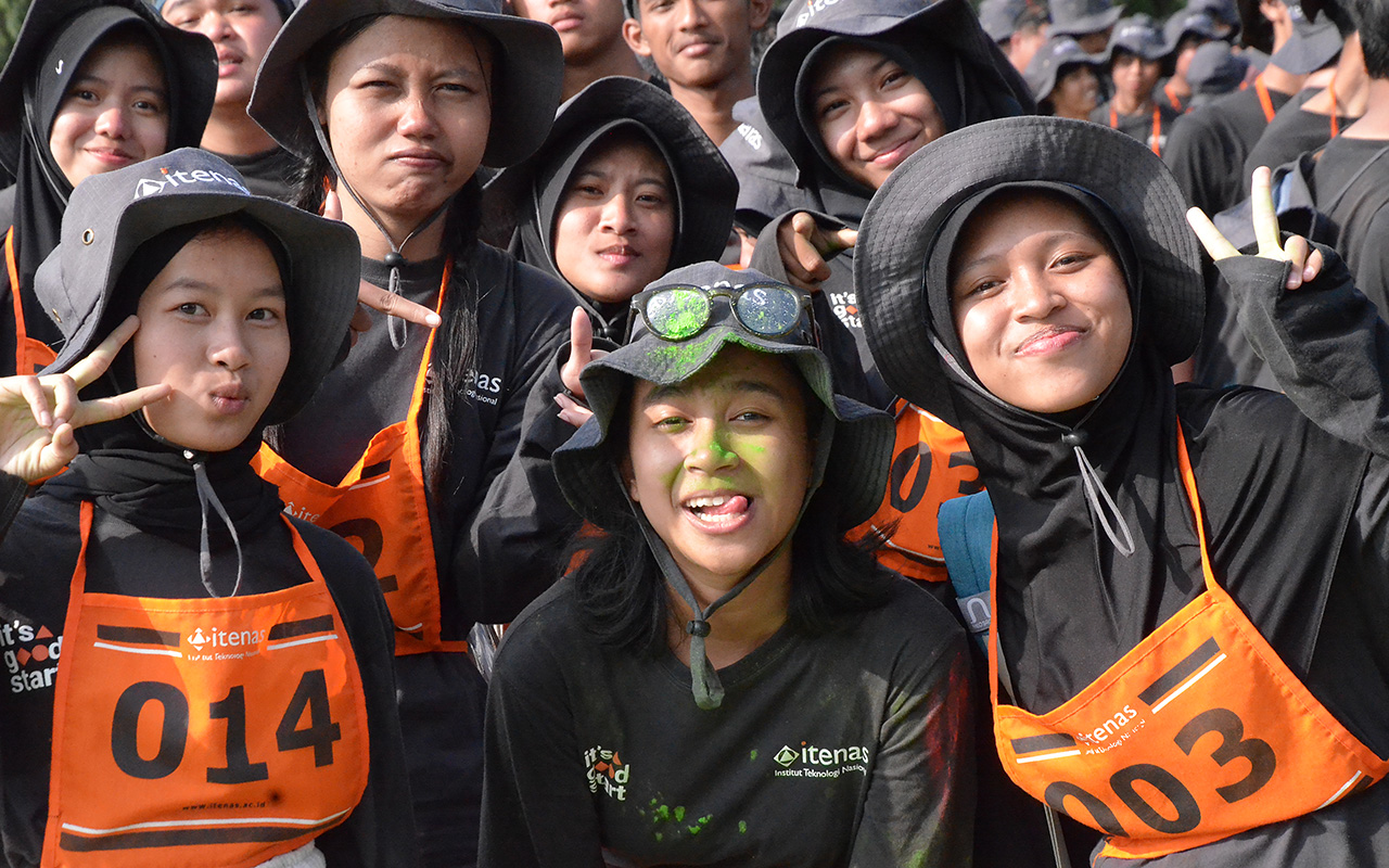 Hari Kedua Kegiatan Lapangan PKBN Itenas 2025: Tantangan Lapangan, Flashmob, hingga Penutupan Meriah