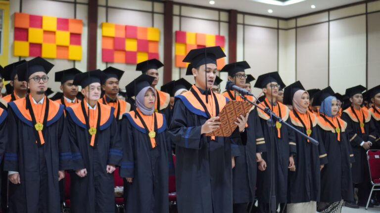 Itenas Gelar Wisuda Semester Ganjil 2024/2025, Cetak 334 Lulusan Unggul dan Berdaya Saing Global