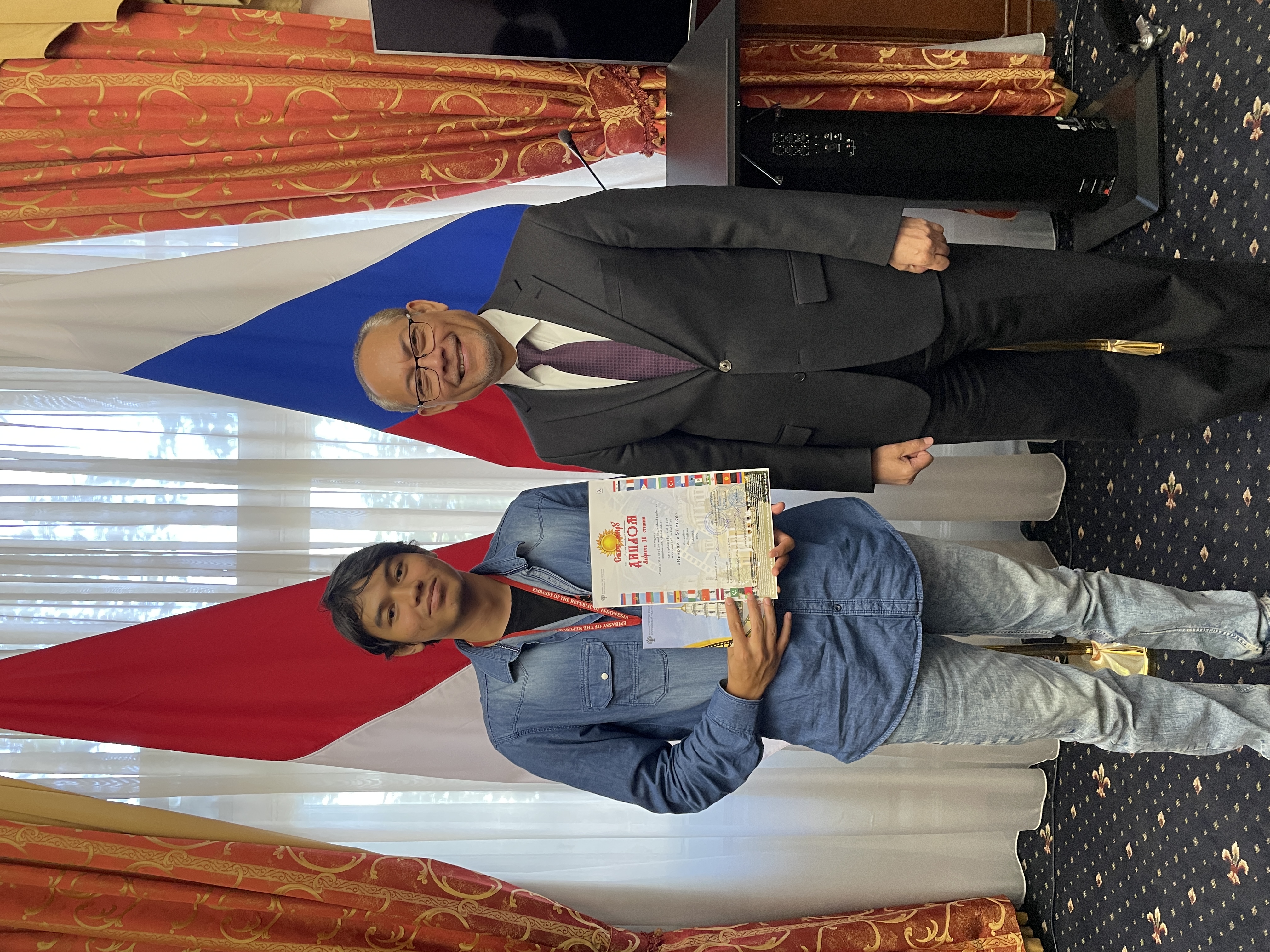 Berita Raih Juara 2 di Rusia, Film "Resonate Silence" Karya Alumni DKV Itenas Harumkan Indonesia