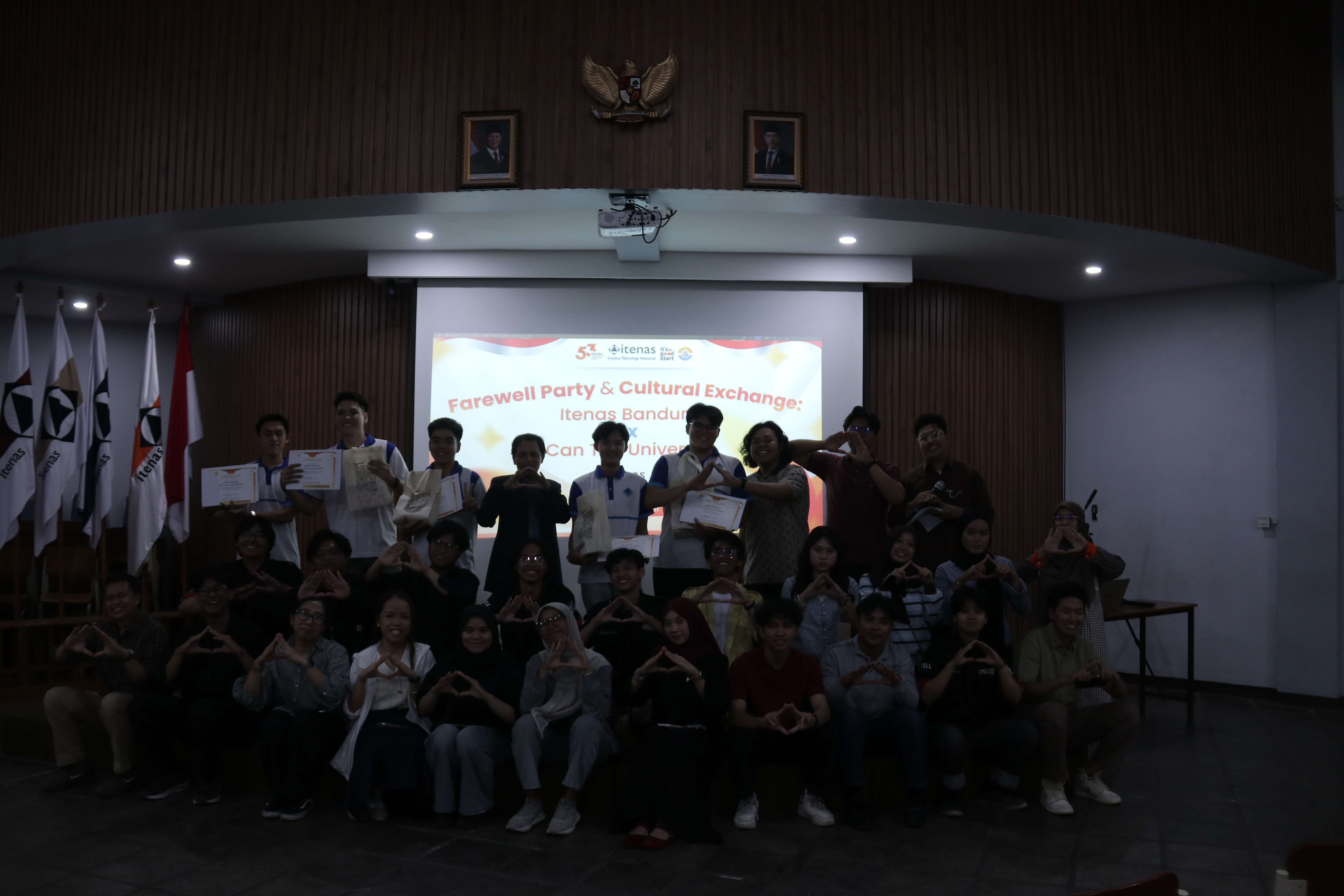 Tandai Akhir Program Student Exchange, Itenas Lepas 5 Mahasiswa Can Tho University lewat Farewell Party & Cultural Exchange