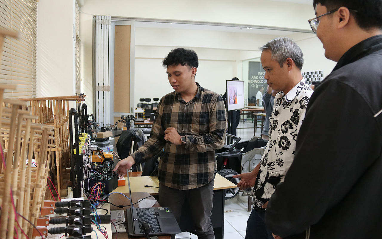 Universitas Ekuitas Lakukan Studi Banding ke Itenas Terkait Pengembangan Kurikulum Program Studi Informatika