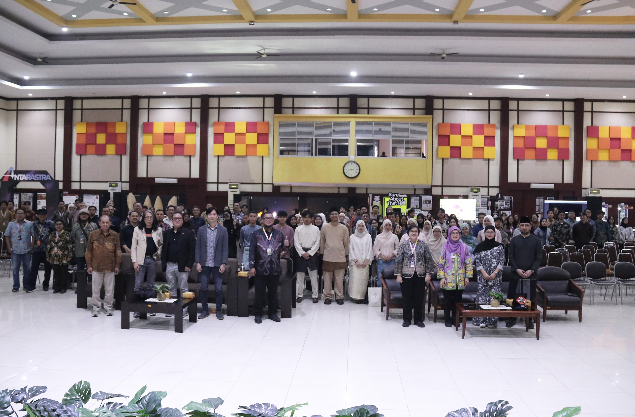 Berita Design Beyond Borders: Crossing Cultures, Creating Futures dalam INDDEX - FADiConFest 2026: Kolaborasi Internasional antara Itenas Bandung dan UiTM Malaysia