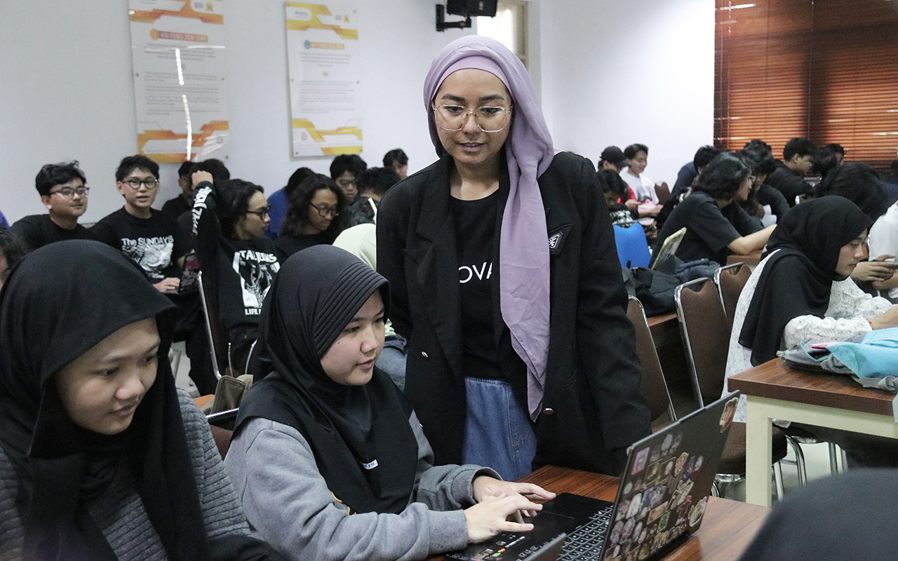 Berita Wujud Nyata Kolaborasi Industri, Sinergi Prodi DKV Itenas Bersama Hovarlay dalam Melatih Desainer Visual Berbasis Augmented Reality