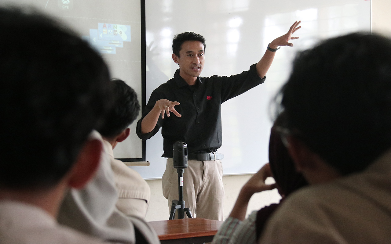 Kuliah Tamu Teknik Geodesi Itenas: Implementasi Kerja Sama dengan Leica Geosystems Indonesia