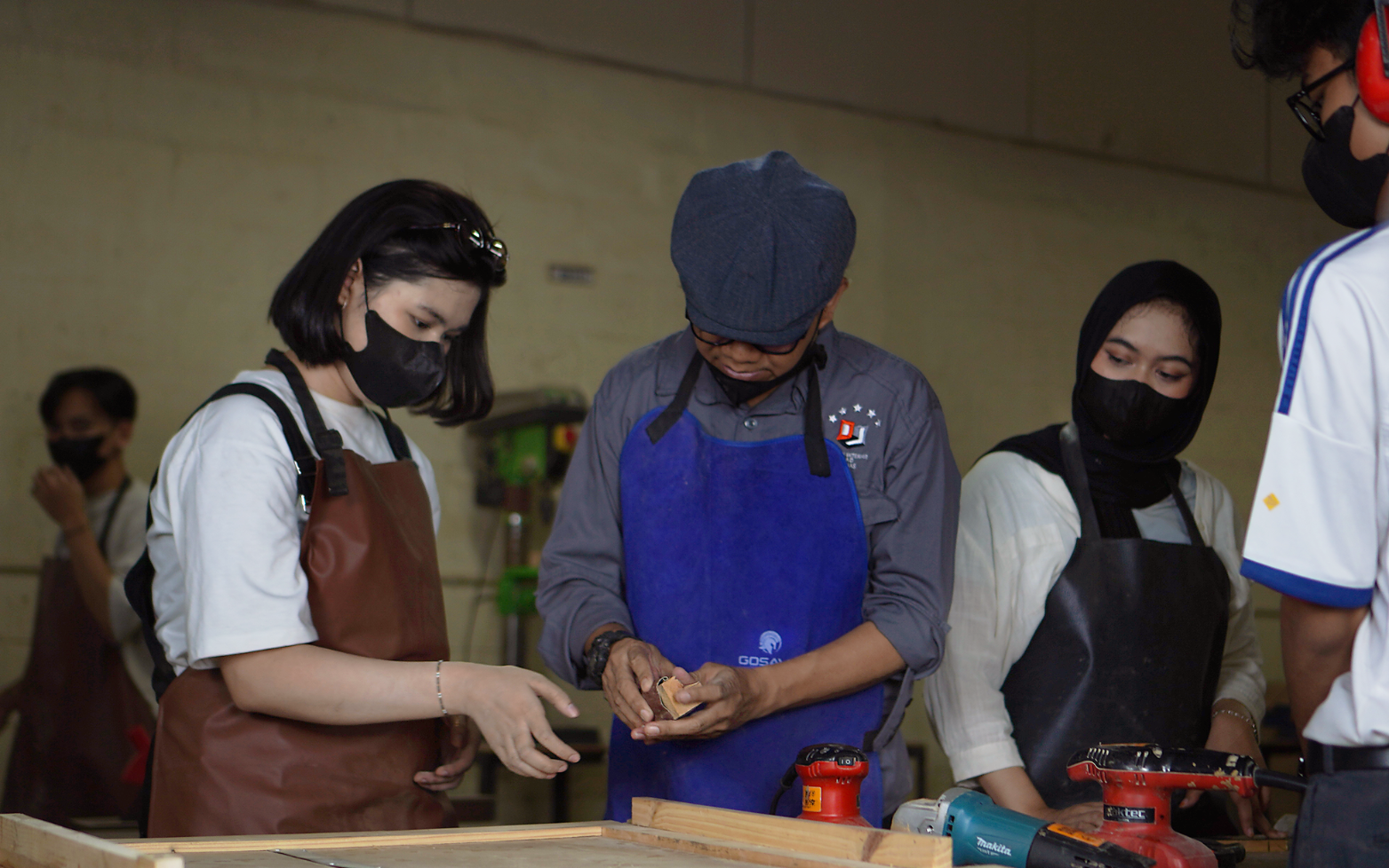 Lab. Konstruksi dan Material