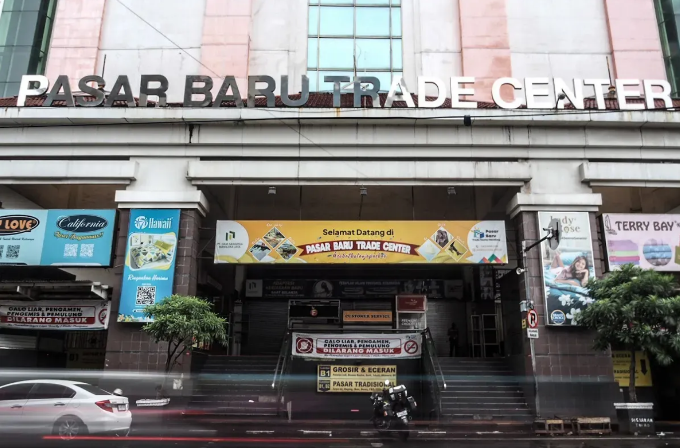 THE TRANSFORMATION OF SHOPHOUSE AS AN EFFORT TO CONTINUE THE TRADING TRADITION IN PASAR BARU AREA, BANDUNG - Institut Teknologi Nasional Bandung