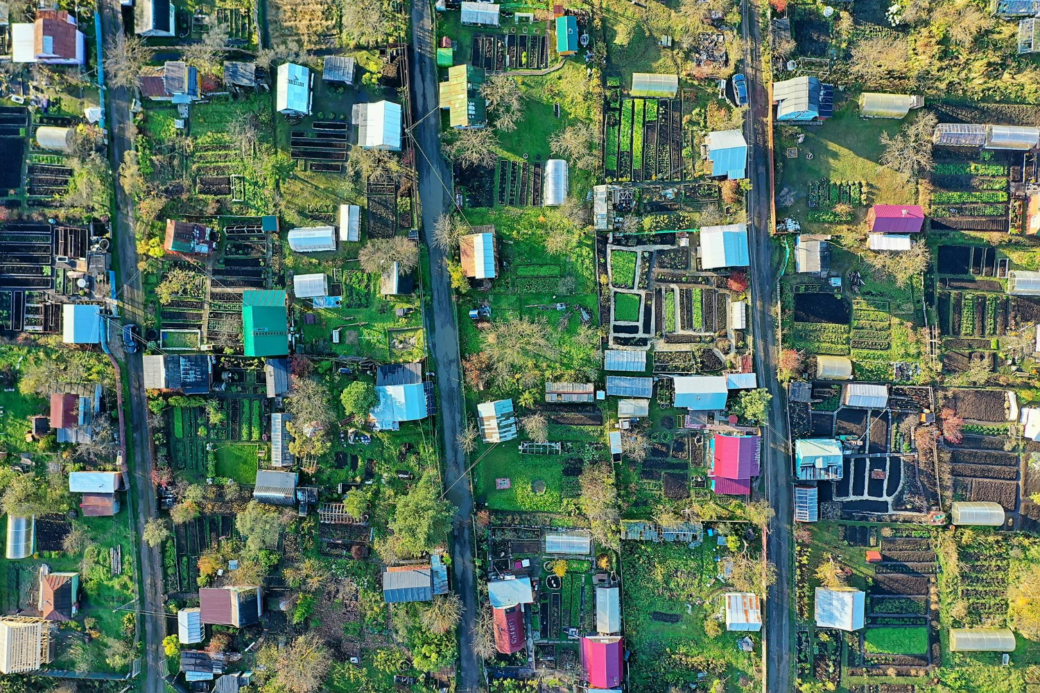 SYNTAX OF SPATIAL PATTERN OF INFORMAL SETTLEMENT AREA OF SENTRA TAHU CIBUNTU, BANDUNG - Institut Teknologi Nasional Bandung