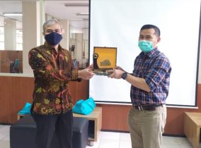 UPT Perpustakaan Itenas Menerima Kunjungan Perpustakaan Unisba