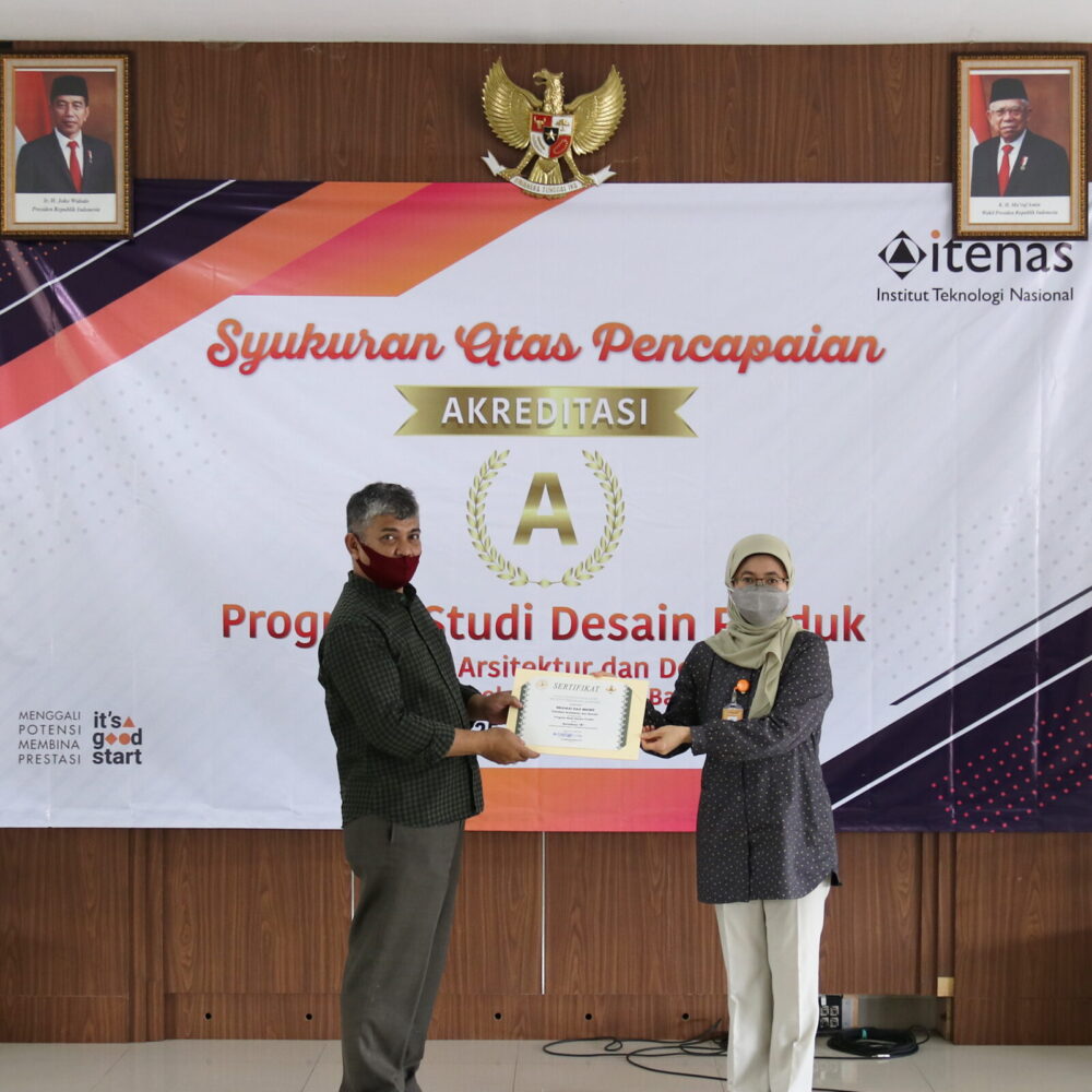 SELAMAT! PROGRAM STUDI DESAIN PRODUK ITENAS BANDUNG RAIH