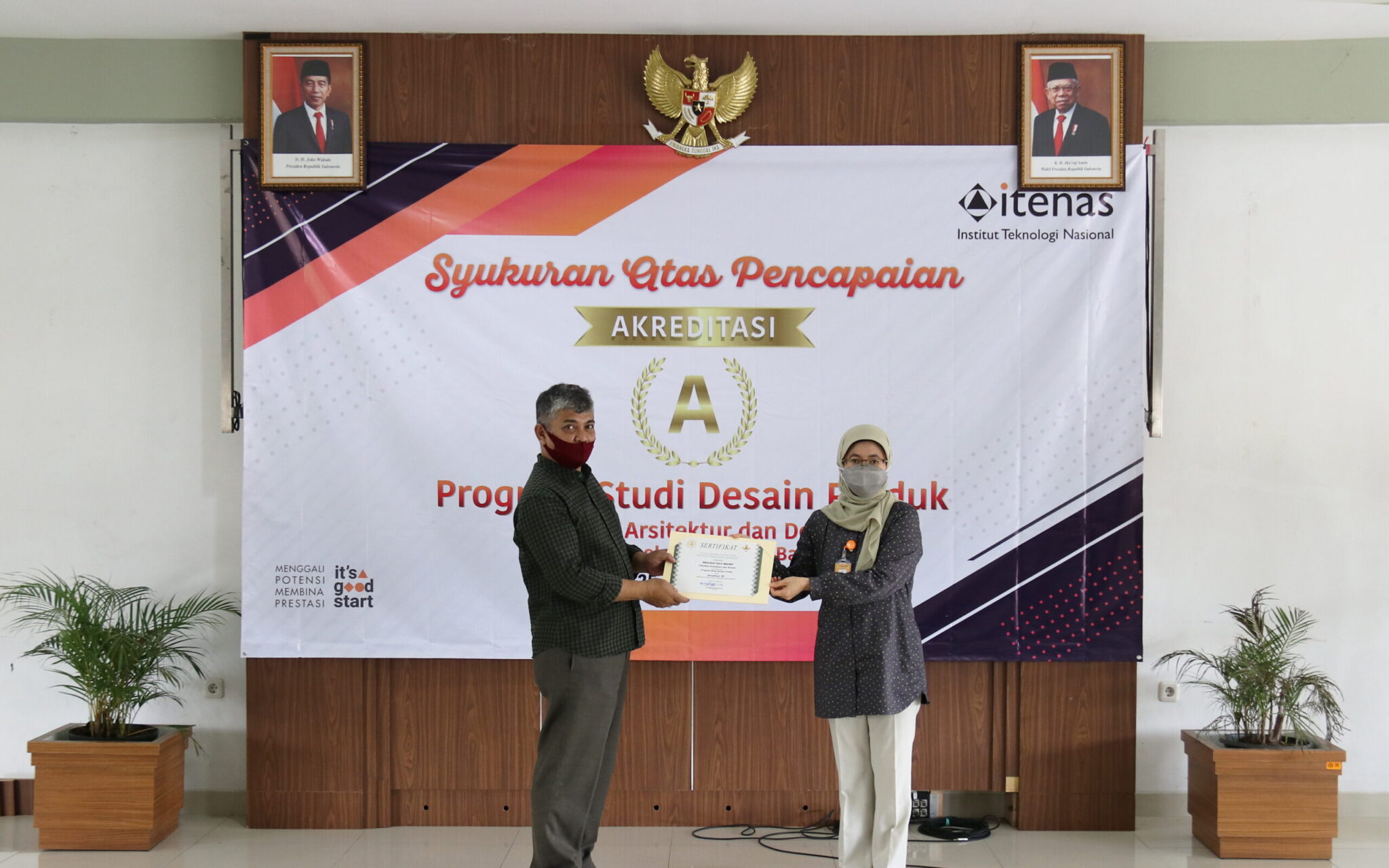 SELAMAT! PROGRAM STUDI DESAIN PRODUK ITENAS BANDUNG RAIH